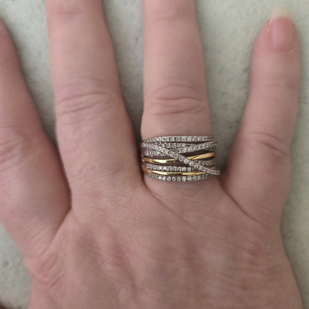 Beautiful ring - Picture 2 of 5